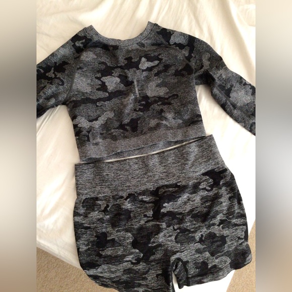 Camo workout set - Picture 2 of 3